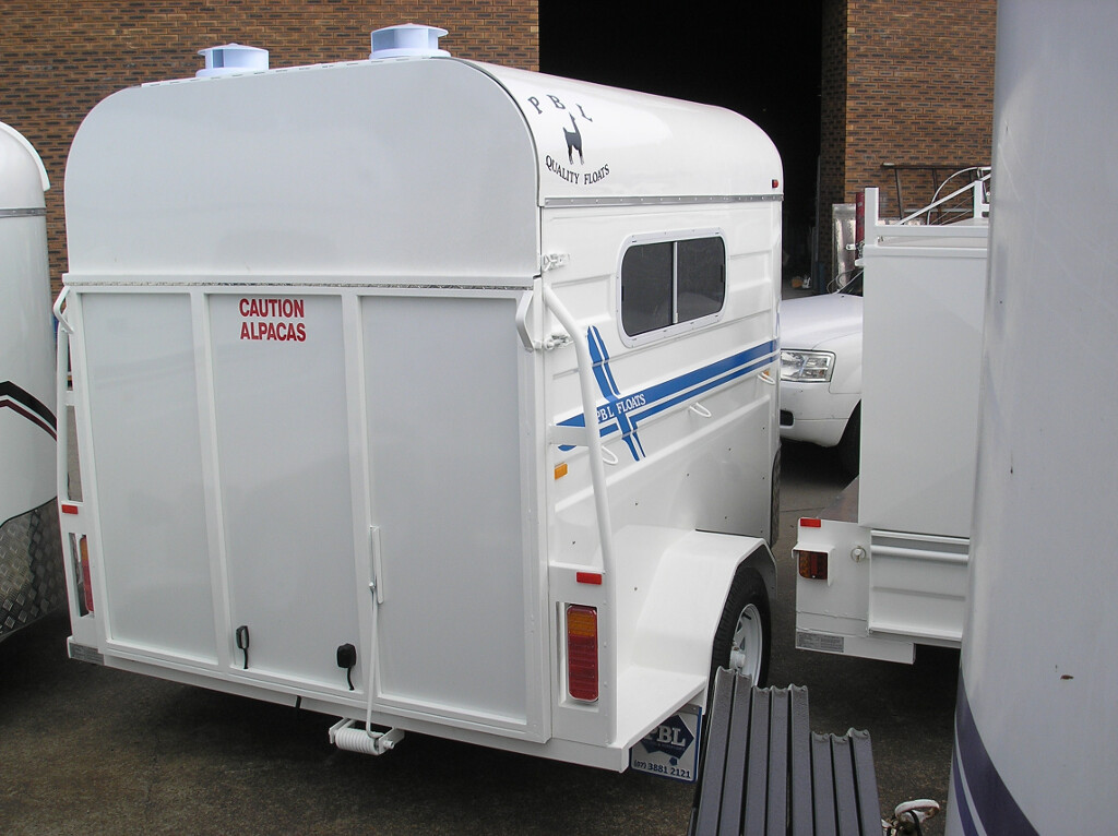 Single Axle Alpaca Float with Gas Strutted Rear Door