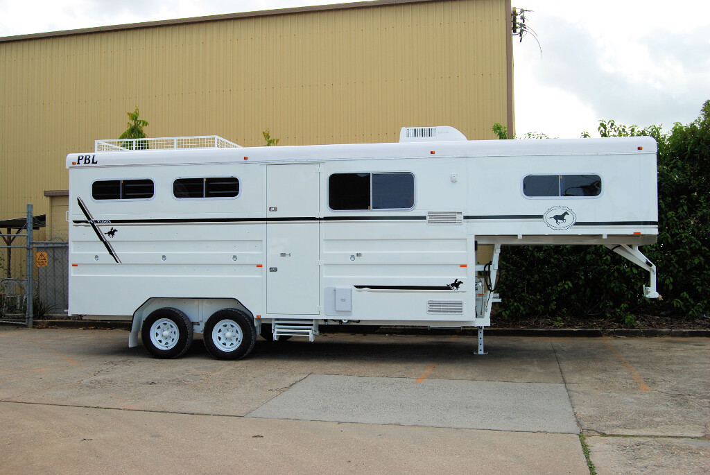 2.46m Wide Gooseneck with Hay Rack & Ladder