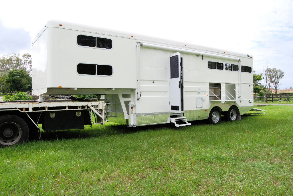 2.46m Wide Gooseneck with Caravan Door & Steps