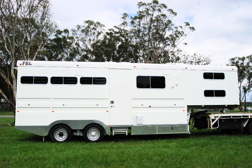 2.46m Wide Gooseneck with Sliding Windows