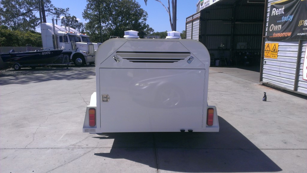 4 Berth Dog Float Rear Door