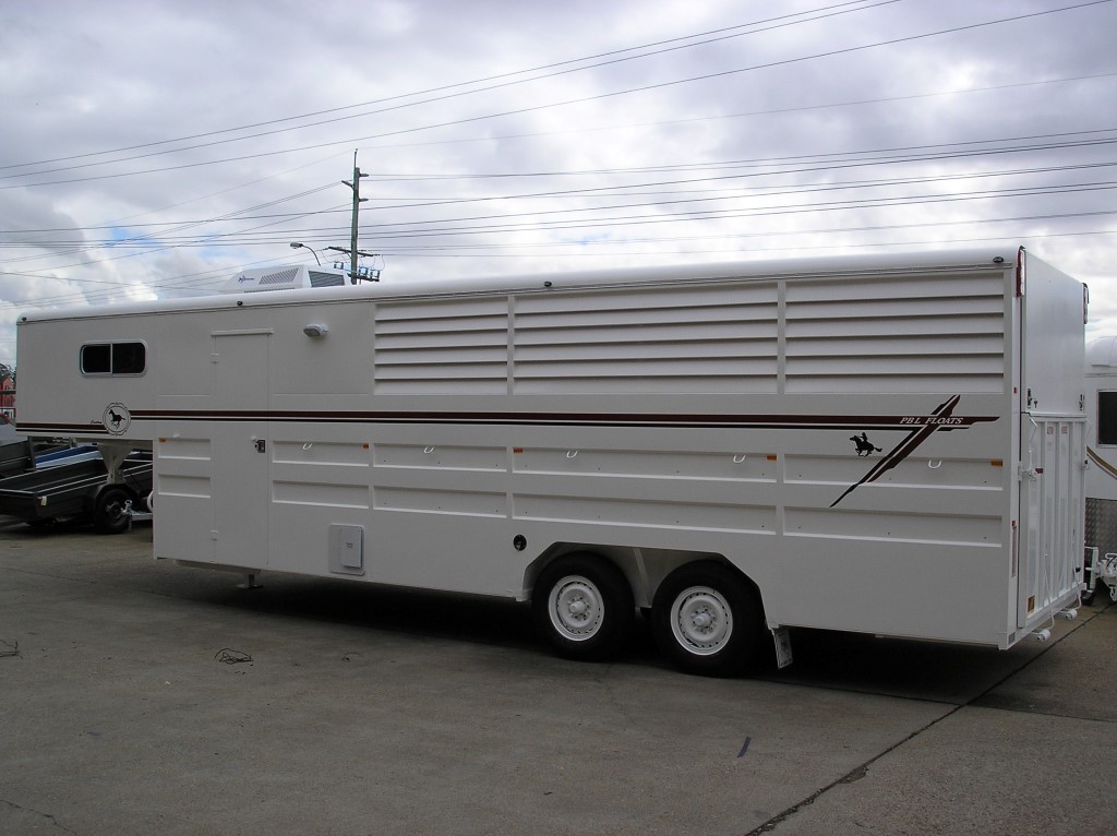 2.46m Wide Gooseneck with Louvers 