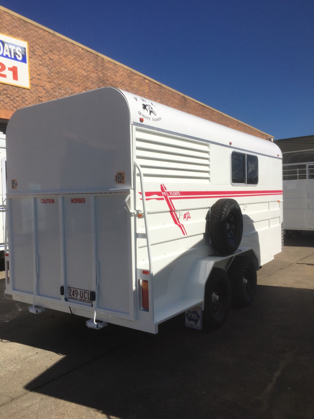 Fully Enclosed Float with Louvers & Lift-up Rear Door